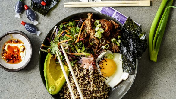 Gochujang chicken bibimbap bowl.