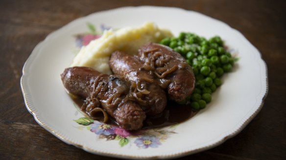 Beef chipolata sausages with onion gravy, mash and peas. 