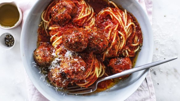 Mixed meatball spaghetti.