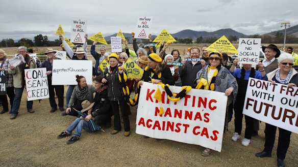 Anti-CSG protesters block access to AGL's Waukivory Pilot Project at Gloucester, NSW.