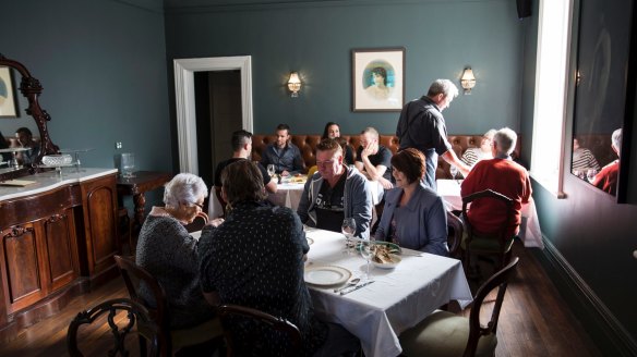 The dining room at the Argyle Inn has old-fashioned charm. 