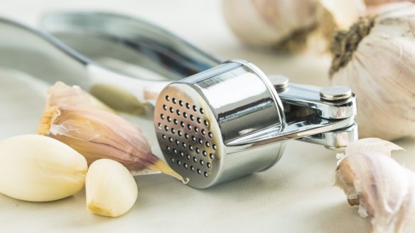 Garlic crusher: Essential tool or useless gadget?