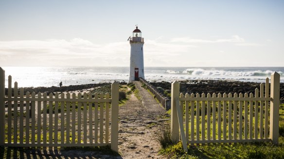 Pack a picnic and walk to the lighthouse on Griffith Island.
