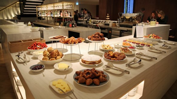 The new Qantas lounge at Heathrow ends one of the peak first world problems experienced by the airline's top-tier customers who are forced to use the rundown British Airways lounge in Terminal 3.