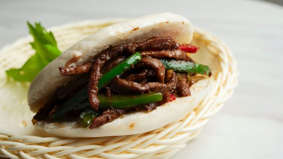 A cumin beef burger, with pita, stir-fried beef, cumin, and green and red bell peppers.
