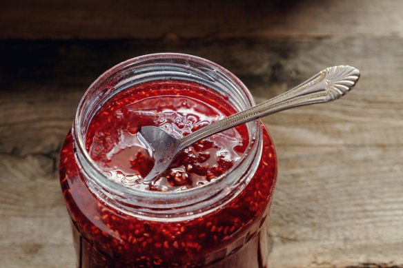 Sugar molecules, even when dissolved in liquid as they are in jams, like to form into groups – or crystals.