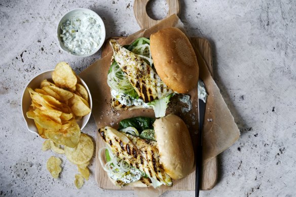 Barbecue fish burgers with potato chips. 