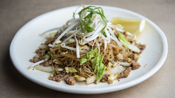 Ants climbing on a tree, with minced pork. 