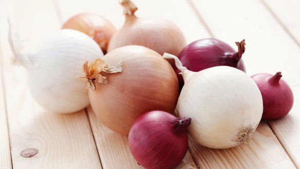 How to Chop Onions: 7 Onion Cuts and Their Uses - 2024 - MasterClass