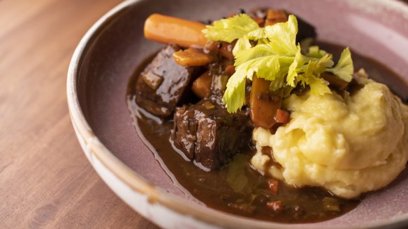 Peposo with mash: Good comfort food, that fits like an old favourite jacket, and warms like a rug over your knees.