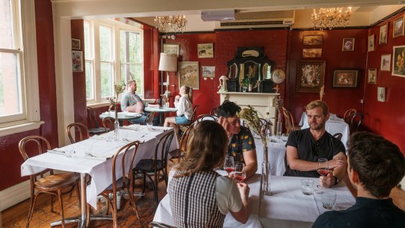 The relaxed Old Fitzroy hotel dining room.