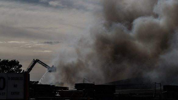 Plumes of thick smoke are shrouding suburbs near the Coolaroo fire.