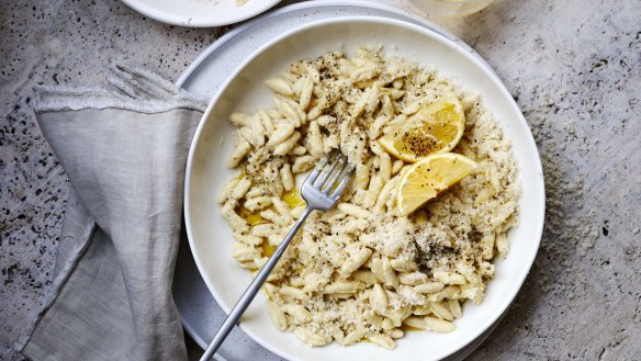 Pasta with white pesto