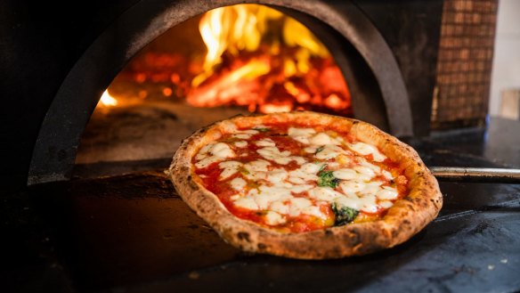 Via Napoli's Naples-style margherita.