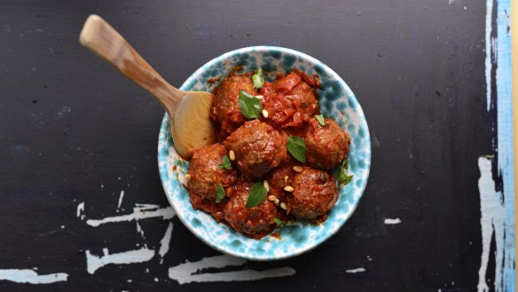 Hugely popular in Sicily: Sweet meatballs with almonds and cinnamon.