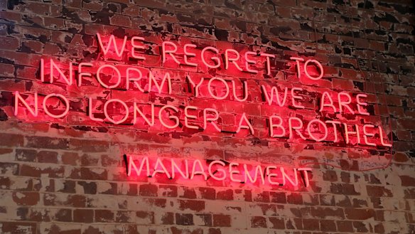 The tongue-in-cheek neon sign above the bar at Les Bubbles.