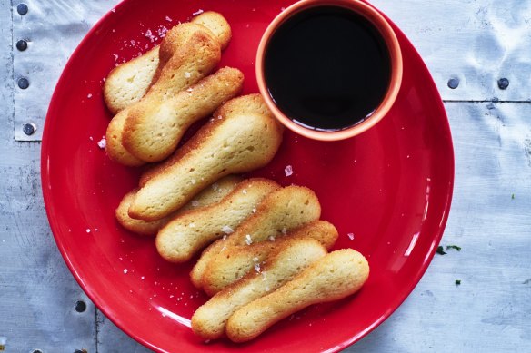 Adam Liaw's lenguas de gato (cat's tongues).