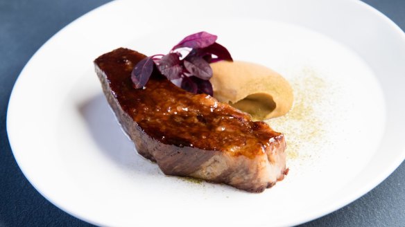 Black angus short rib, yeasted onion and mountain pepper leaf. 