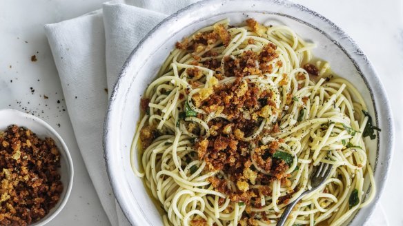 Pantry spaghetti with 'poor man's cheese' (crispy breadcrumbs).