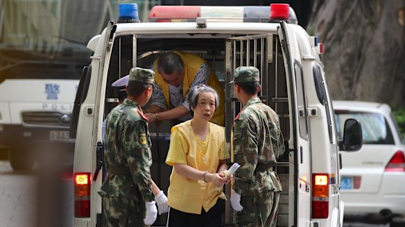 Charlotte Chou being released from Guangzhou No. 1 Detention Centre in December 2014.