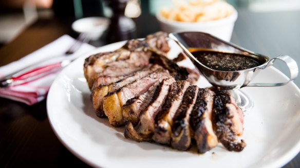 Short but smart menu: T-bone T-Rex, served with sauce au poivre.