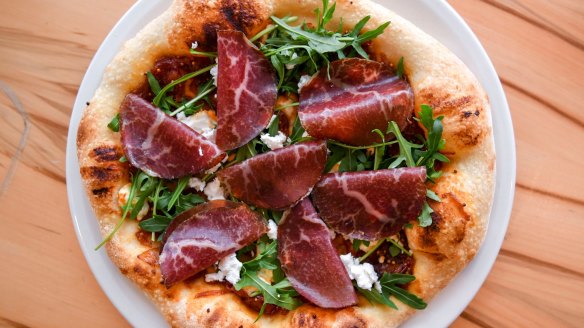 Bresaola pizza with onion, goat's cheese and rocket.