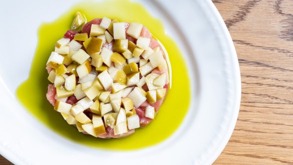 Tuna tartare with beurre bosc pear and green olive.