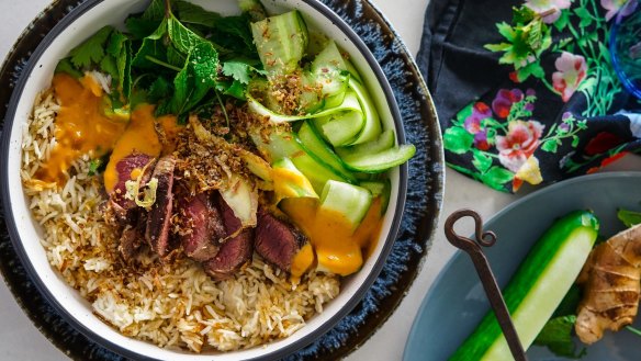 Beef rice bowls with Thai peanut and lime sauce.