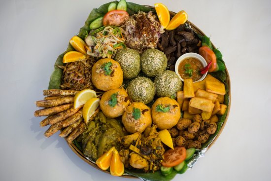 Family feast: Call ahead to order the zakor htamin.