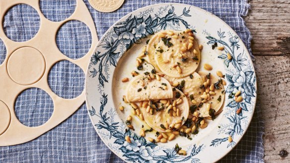 If you don't have a pasta stamp, use a small glass or cookie cutter instead. 