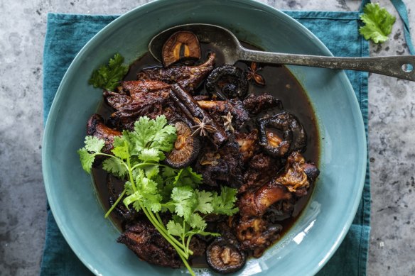  Red-braised Pork with Shiitake Mushrooms
