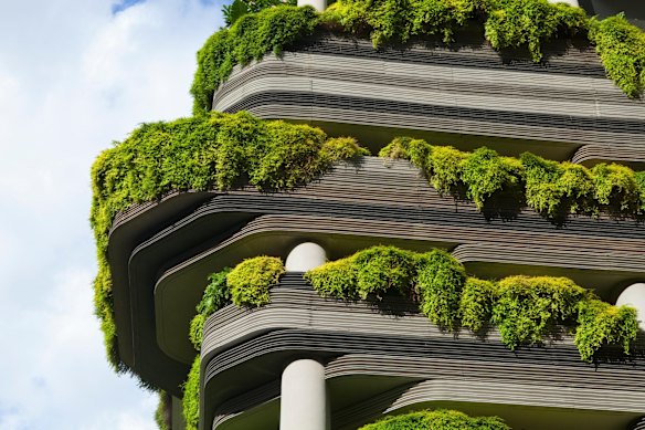Considered to be the world's first "hotel in a garden", is the 16-storey vegetation enveloped Parkroyal Collection Pickering hotel.