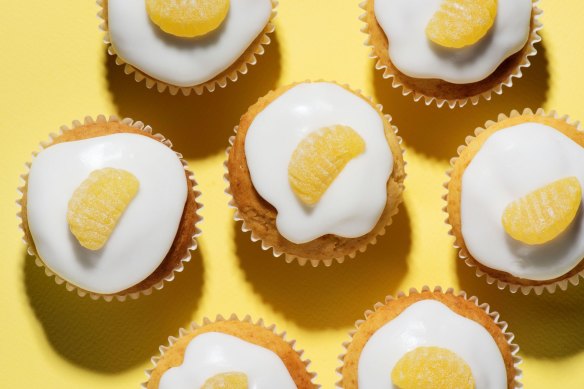 Lemon yoghurt cupcakes.