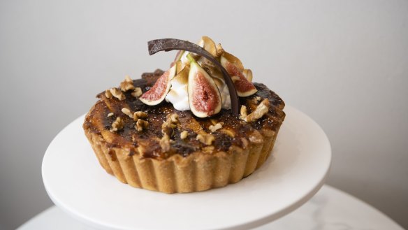 Fig and walnut baked cheesecake.