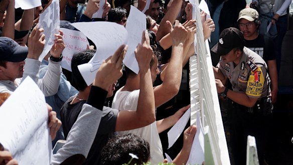 Refugees demanded their cases be reviewed and more attention be paid to them.