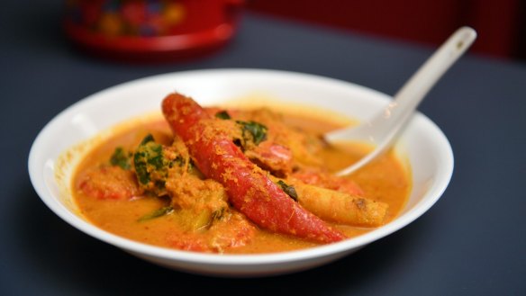 The pineapple and prawn curry (udang masak nanas) is bright golden and fragrant.