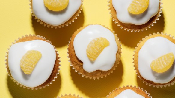 Lemon yoghurt cupcakes.