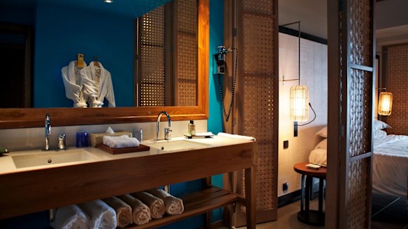 With interconnecting options for families and groups, the 394 air-conditioned rooms and suites span blocks named after the island's districts.