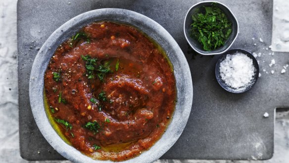 Roasted tomato salsa (for moussacos).