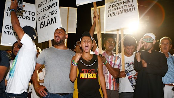 Hundreds gather at pro-Islam rally in Lakemba