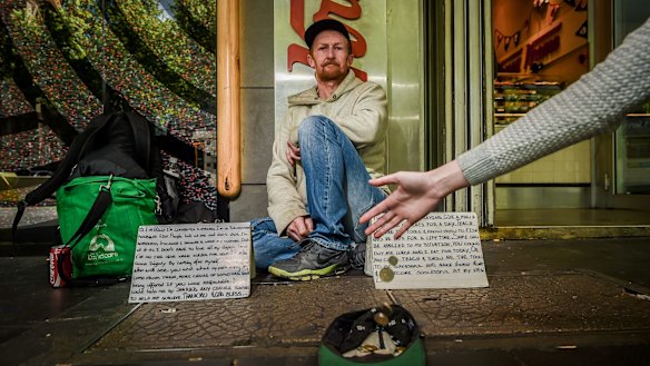 Welfare agencies call for begging to be decriminalised in Victoria