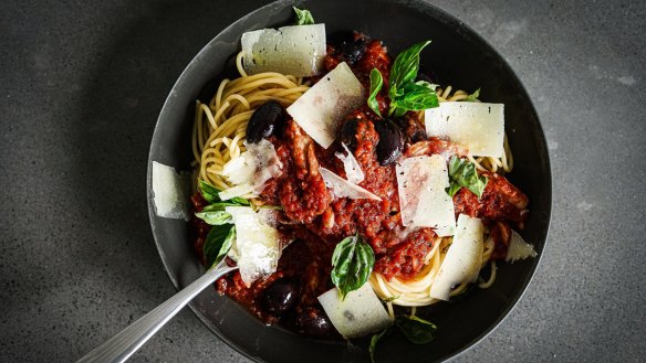 Pasta with quarantine sauce, tuna and olives.