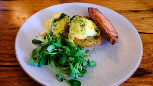 The bacon benedict stars thick cut, properly sizzled bacon and poached eggs over golden potato rosti. 