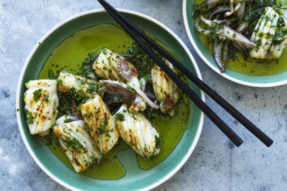 Barbecued squid with onion, parsley and oregano.