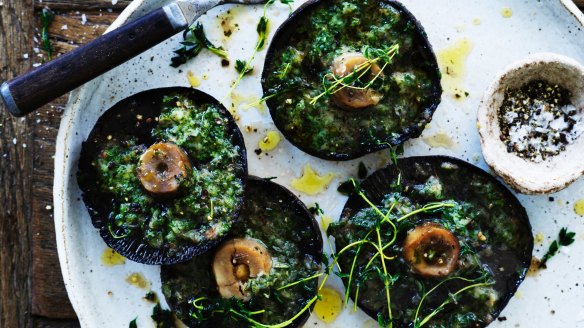 Large field mushrooms remain extra juicy when baked in a parcel.