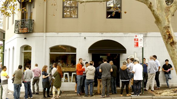 Crowds outside Chur burger restaurant in Surry Hills in 2014.