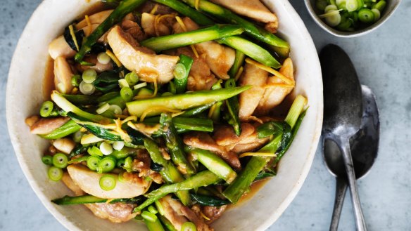 Spring stir-fry with chicken fillets and asparagus spears.