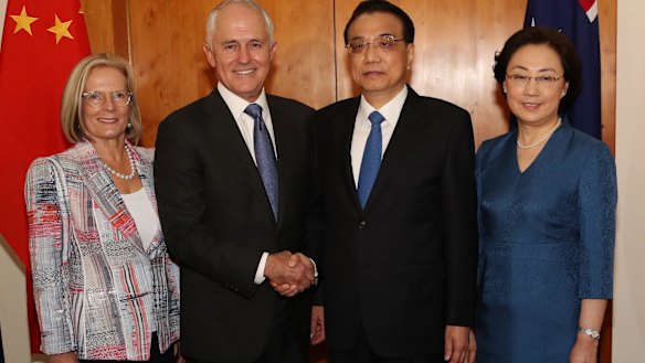 Lucy Turnbull and Prime Minister Malcolm Turnbull welcomed Premier Li Keqiang and Madame Cheng Hong to Parliament House in Canberra on Thursday.