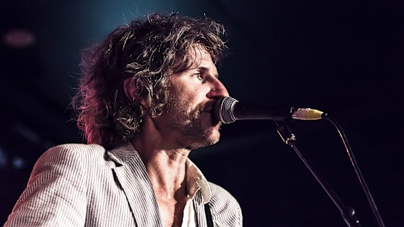 Cult icon Tim Rogers takes centre stage