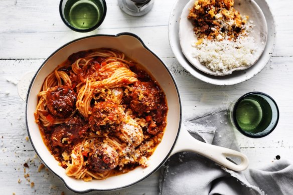 Meatballs braised in tomato sauce.